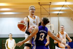 Read more about the article Bezirksliga Herren Nord: „Zweite“ bezwingt München Baskets II nach Verlängerung