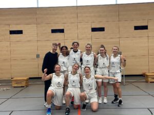Read more about the article Damen beenden Saison mit Auswärtssieg in Saaldorf